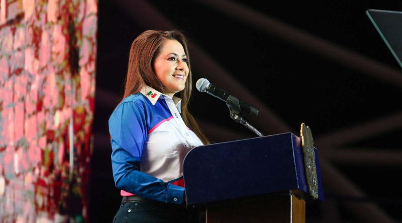 EN UN AMBIENTE LLENO DE ALEGRÍA, FAMILIAS DE RINCÓN DE ROMOS Y COSÍO RECIBEN A TERE JIMÉNEZ EN LA GIRA POR LOS MUNICIPIOS DURANTE SU SEGUNDO INFORME